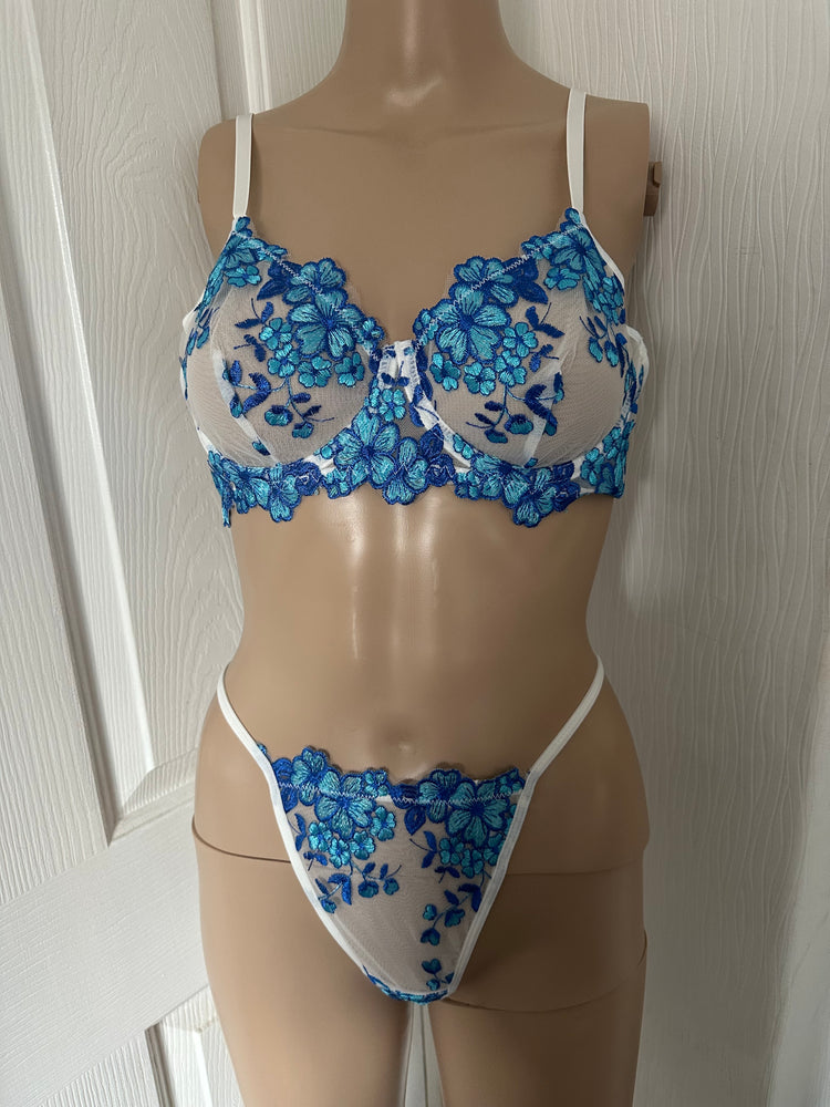 BLUE AND WHITE FLORAL LACE LINGERIE SET